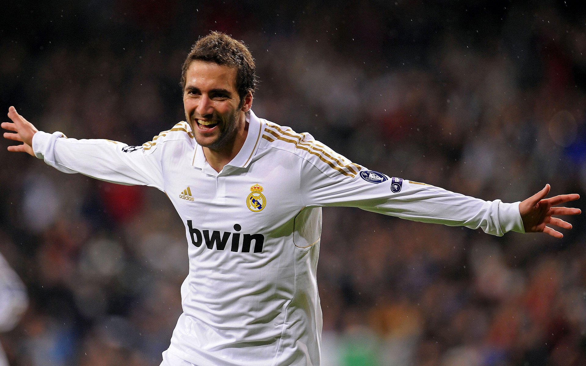 “华金·托比利亚的防守反击与高效配合，带领阿根廷美洲狮队迈向新高峰”